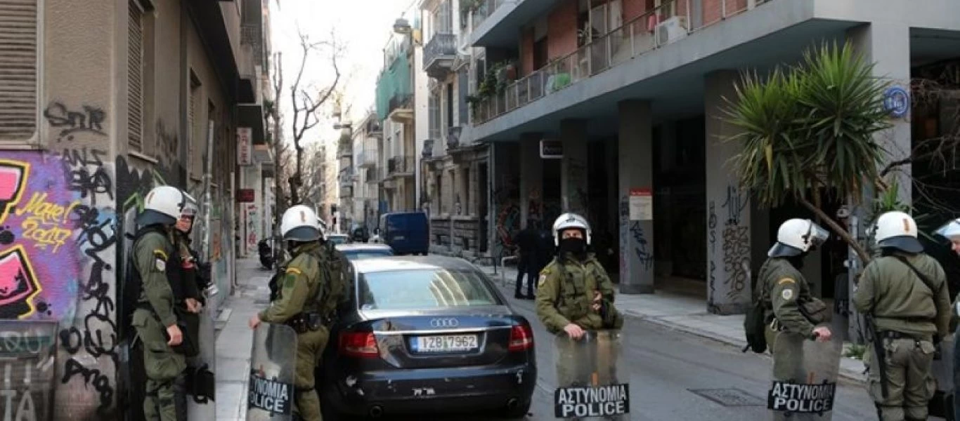 Μεγάλες καταστροφές αντίκρισαν οι ιδιοκτήτες των υπό κατάληψη κτηρίων στα Εξάρχεια (βίντεο)